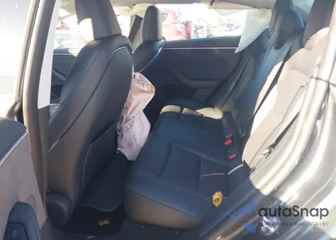 2025 Tesla Model 3 Long Range All-Wheel Drive z USA, uszkodzony, nr VIN 5YJ3E1EB1SF021815